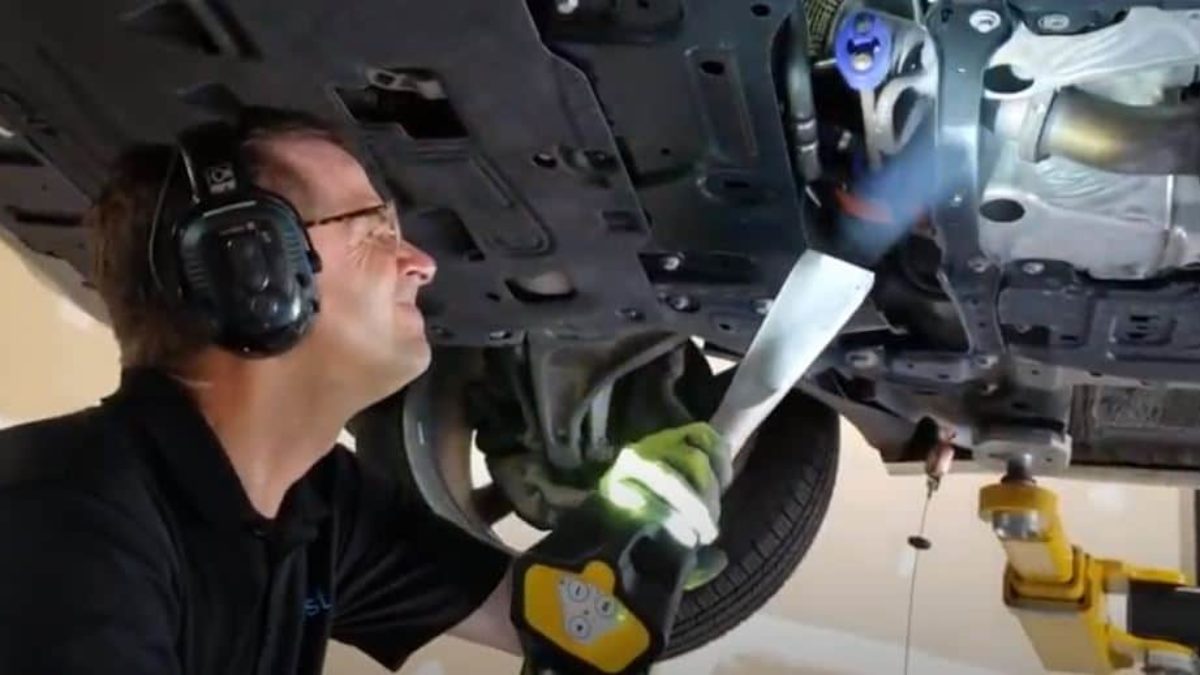 Dry Ice Blasting for Automotive Restoration Auto Detailing with Dry