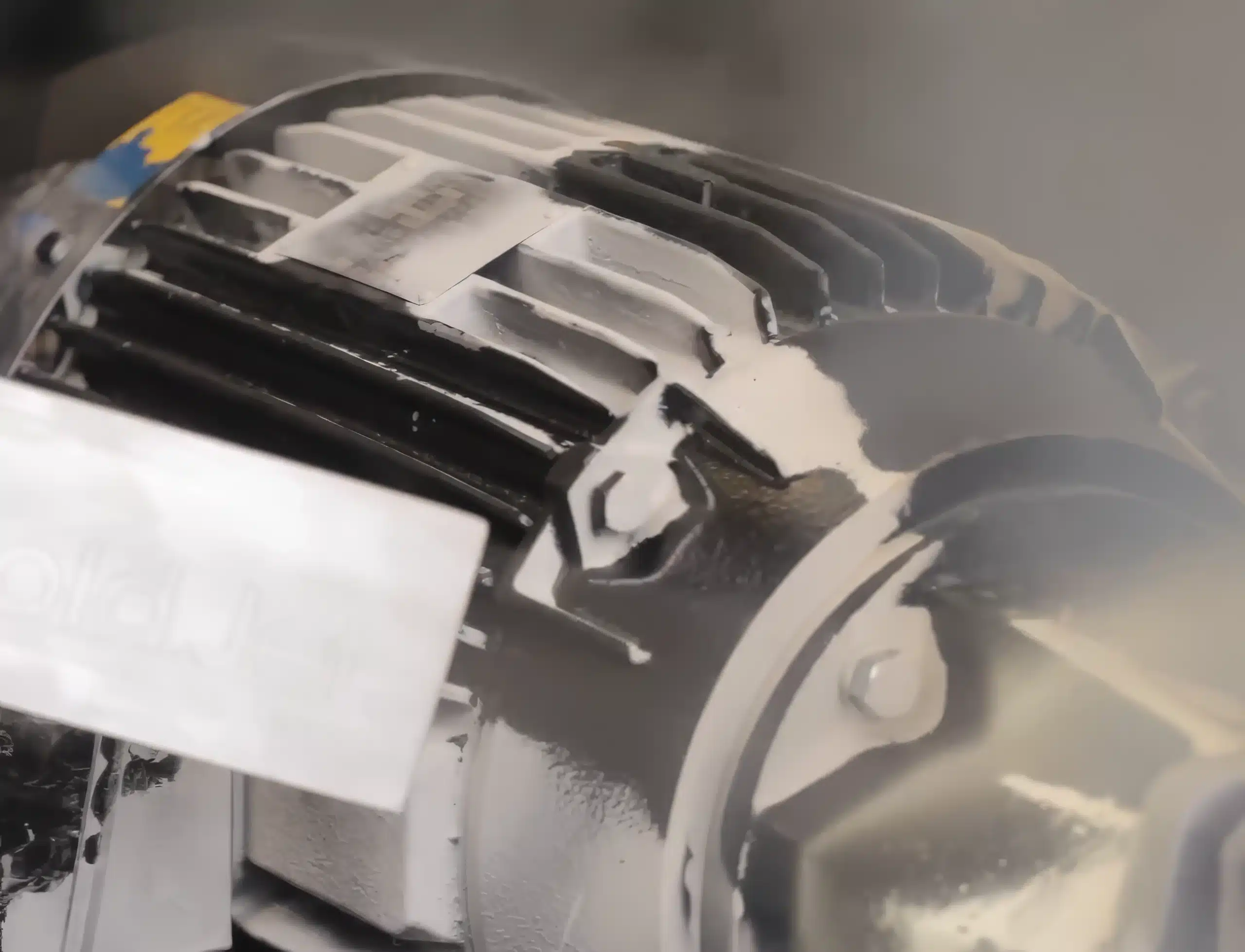 czyszczenie suchym lodem silnika