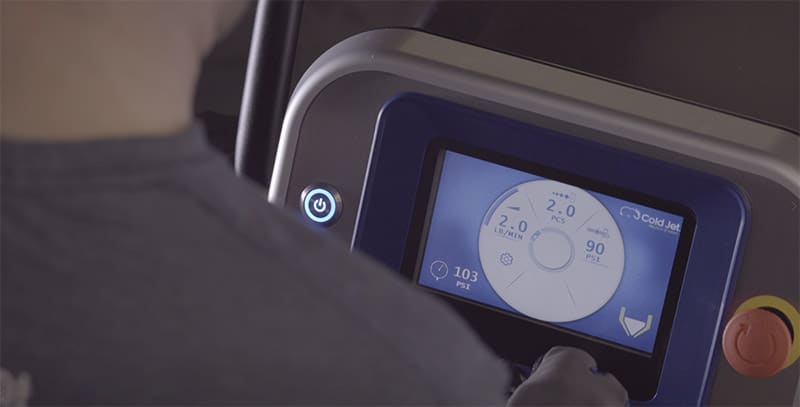 photo en gros plan de l'écran de l'système de nettoyage cryogénique Aero2 PCS 60