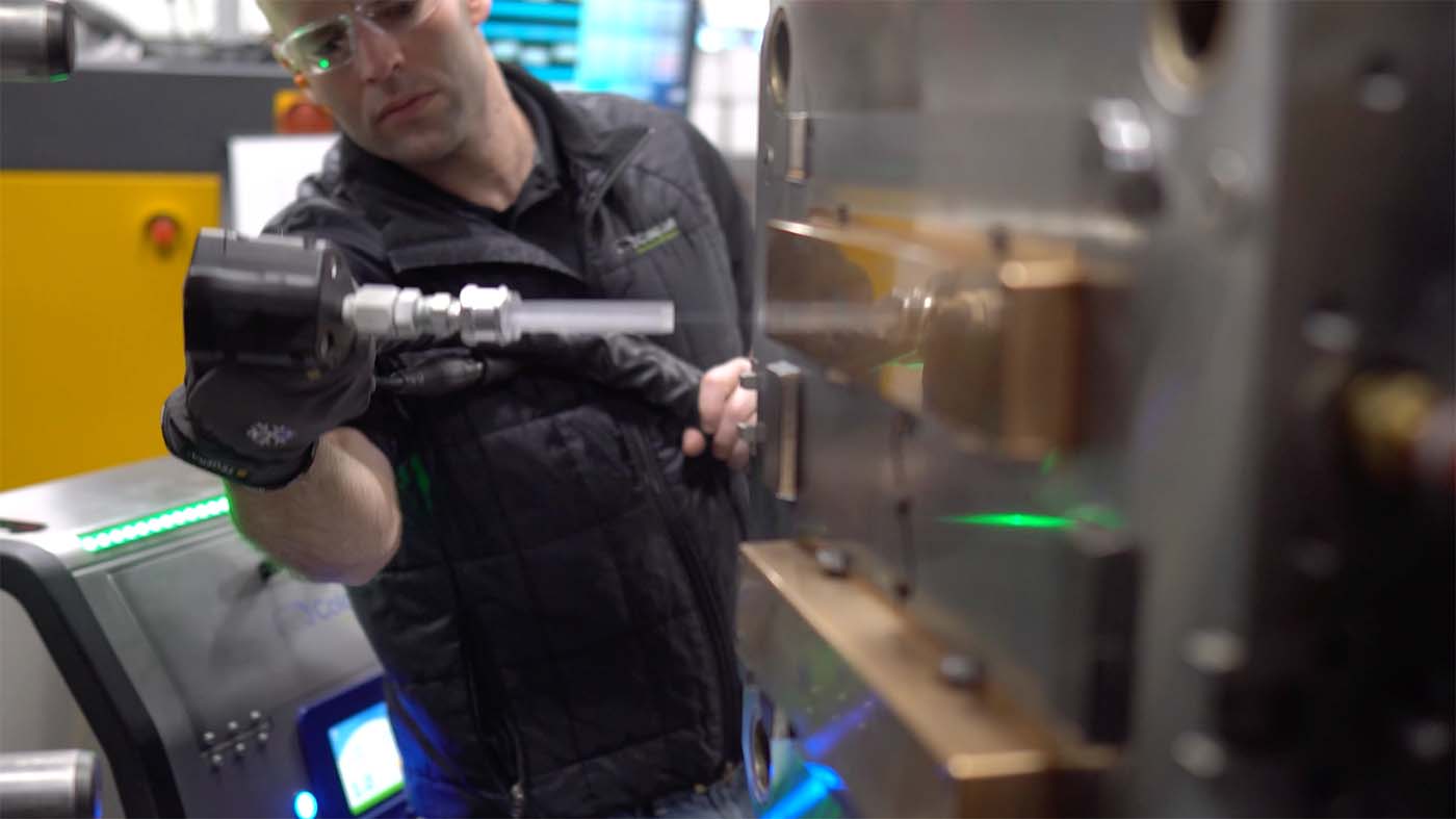 Man with ColdJet maschine