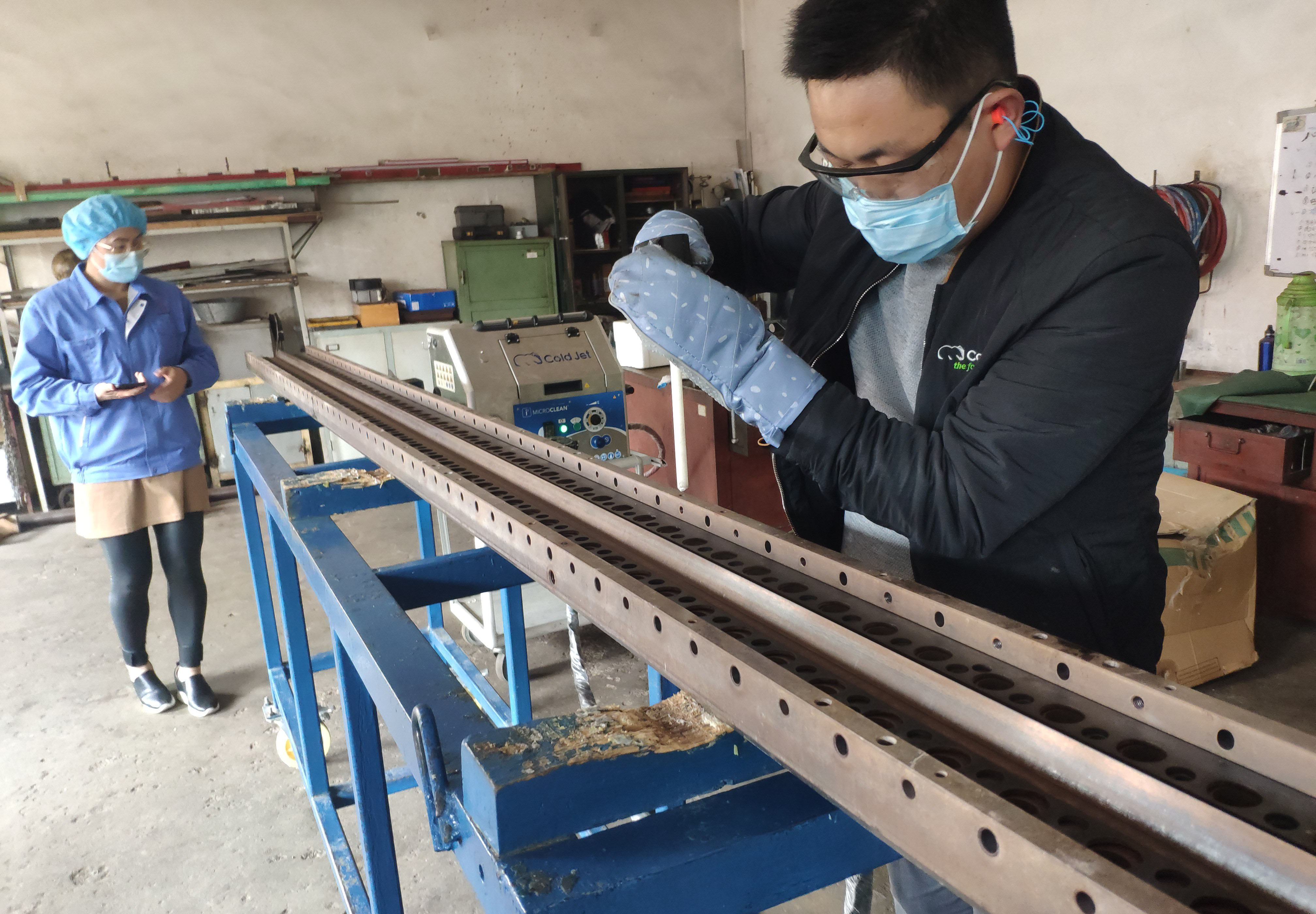 cold jet dry ice blasting application